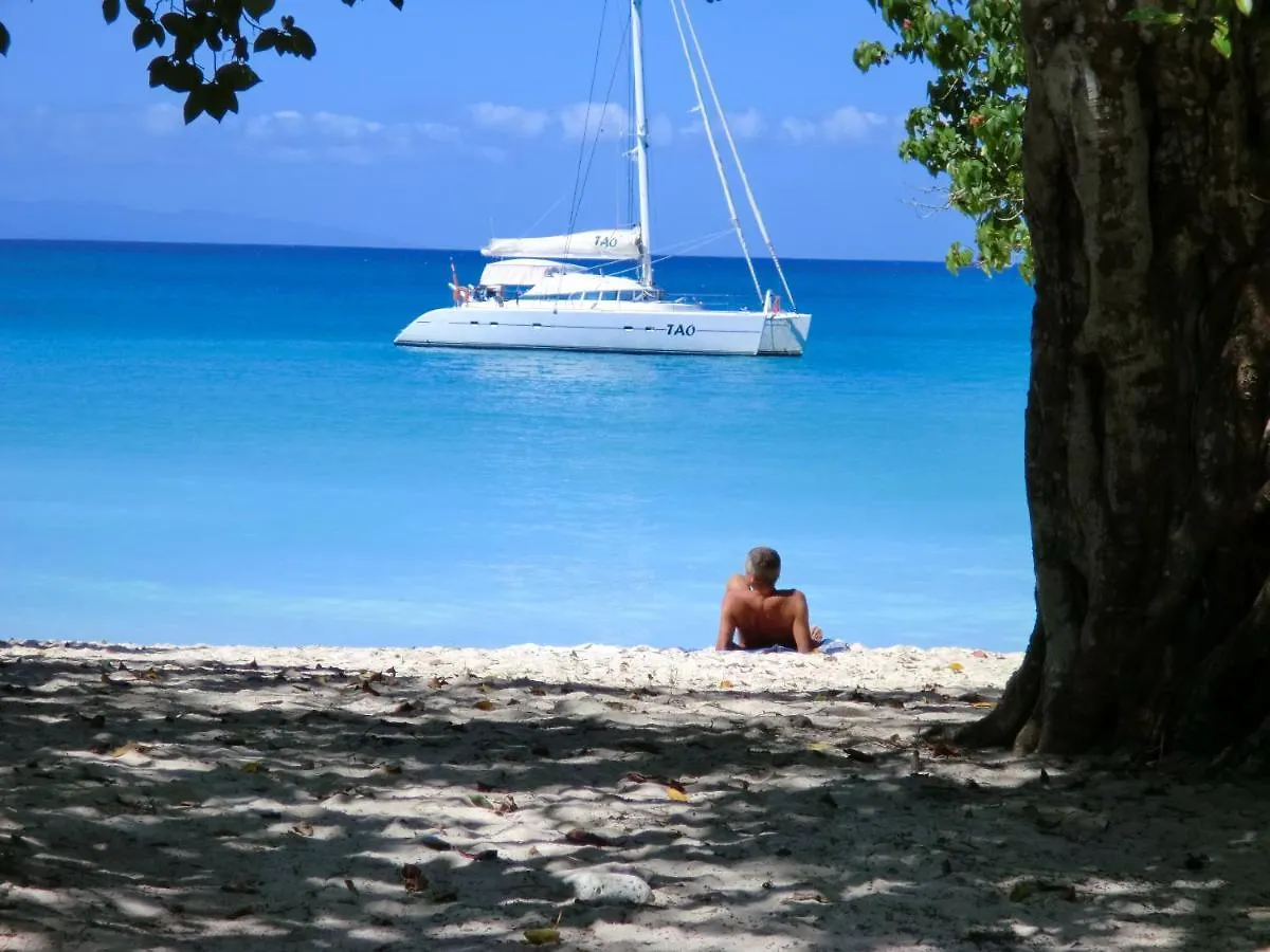 Botel Catamaran Tao Hotel Sainte-Anne