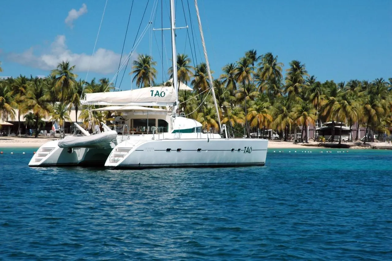 Botel Catamaran Tao Hotel Sainte-Anne